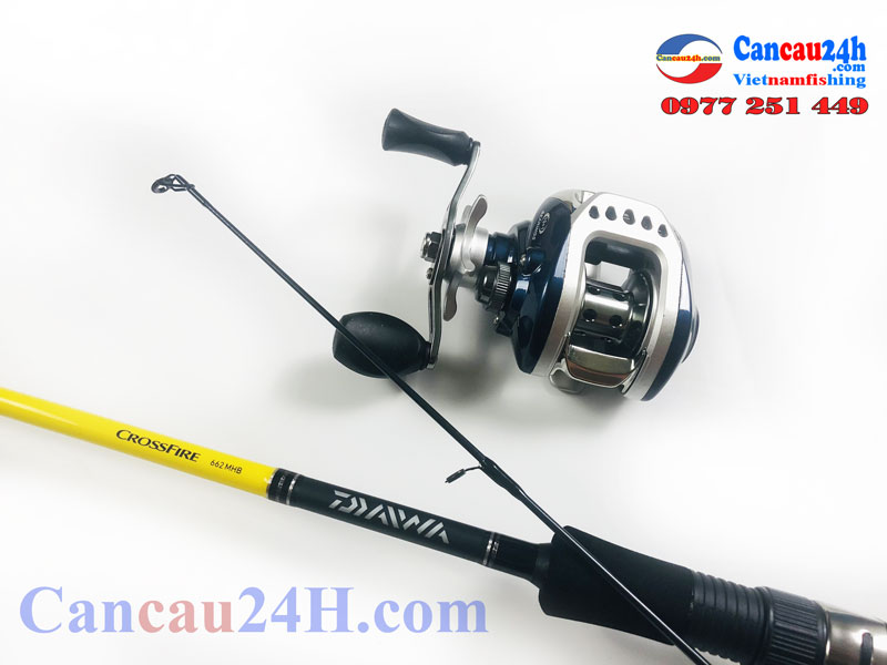 Bộ cần câu lure máy ngang Daiwa Crossfile 662MFB chính hãng máy câu LV100 Tay trái