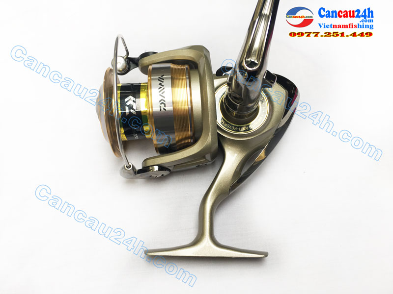 Máy câu cá Daiwa CREST 4000 chính hãng, máy câu cá đứng DAIWA giá rẻ